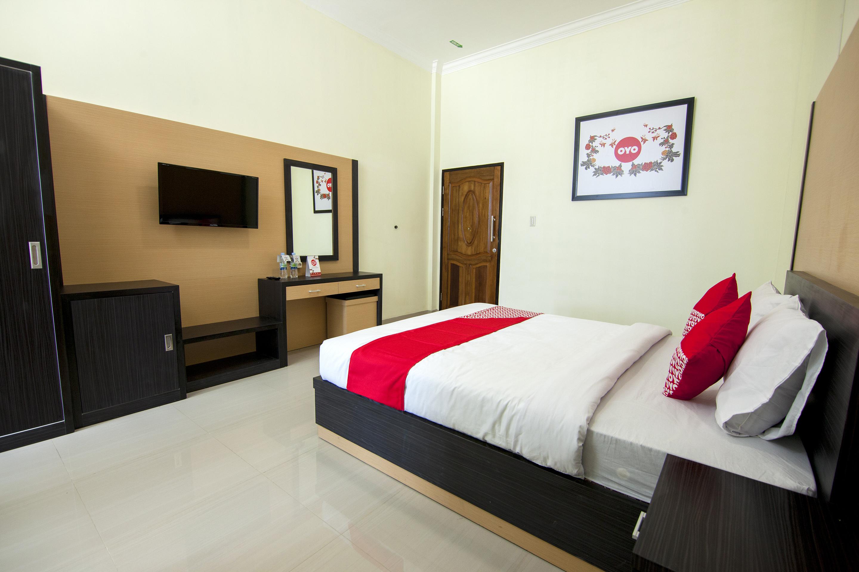 Capital O 540 Esther Hotel Balige Exterior foto