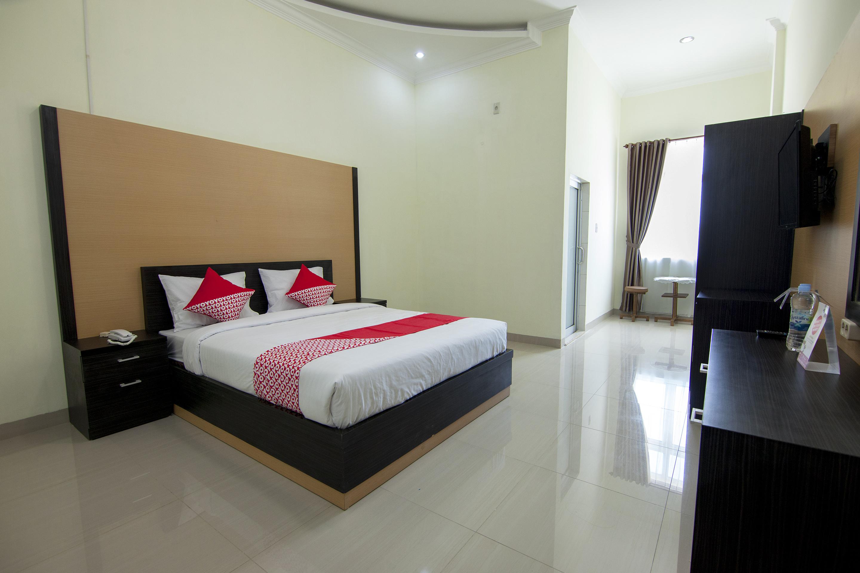 Capital O 540 Esther Hotel Balige Exterior foto