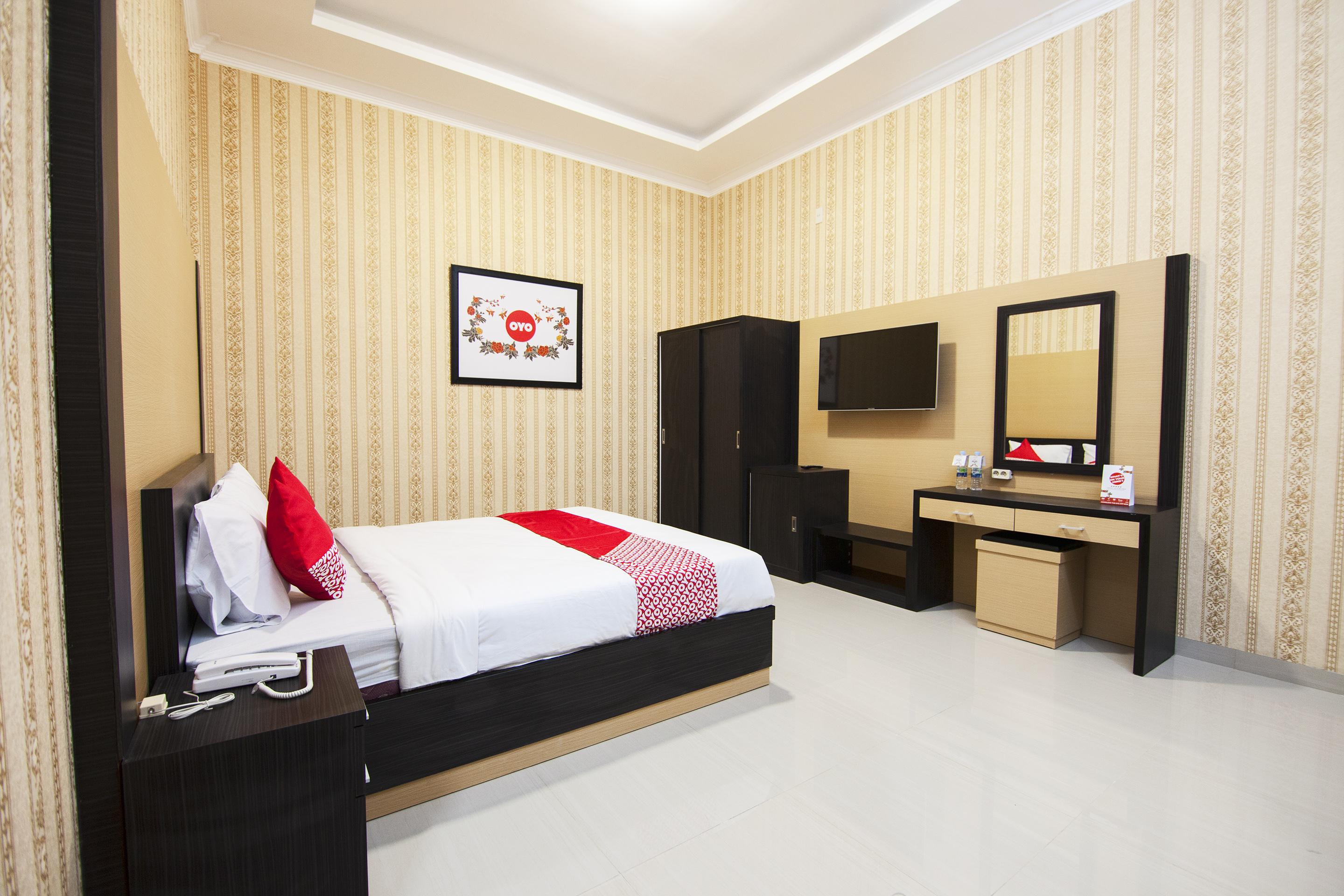 Capital O 540 Esther Hotel Balige Exterior foto