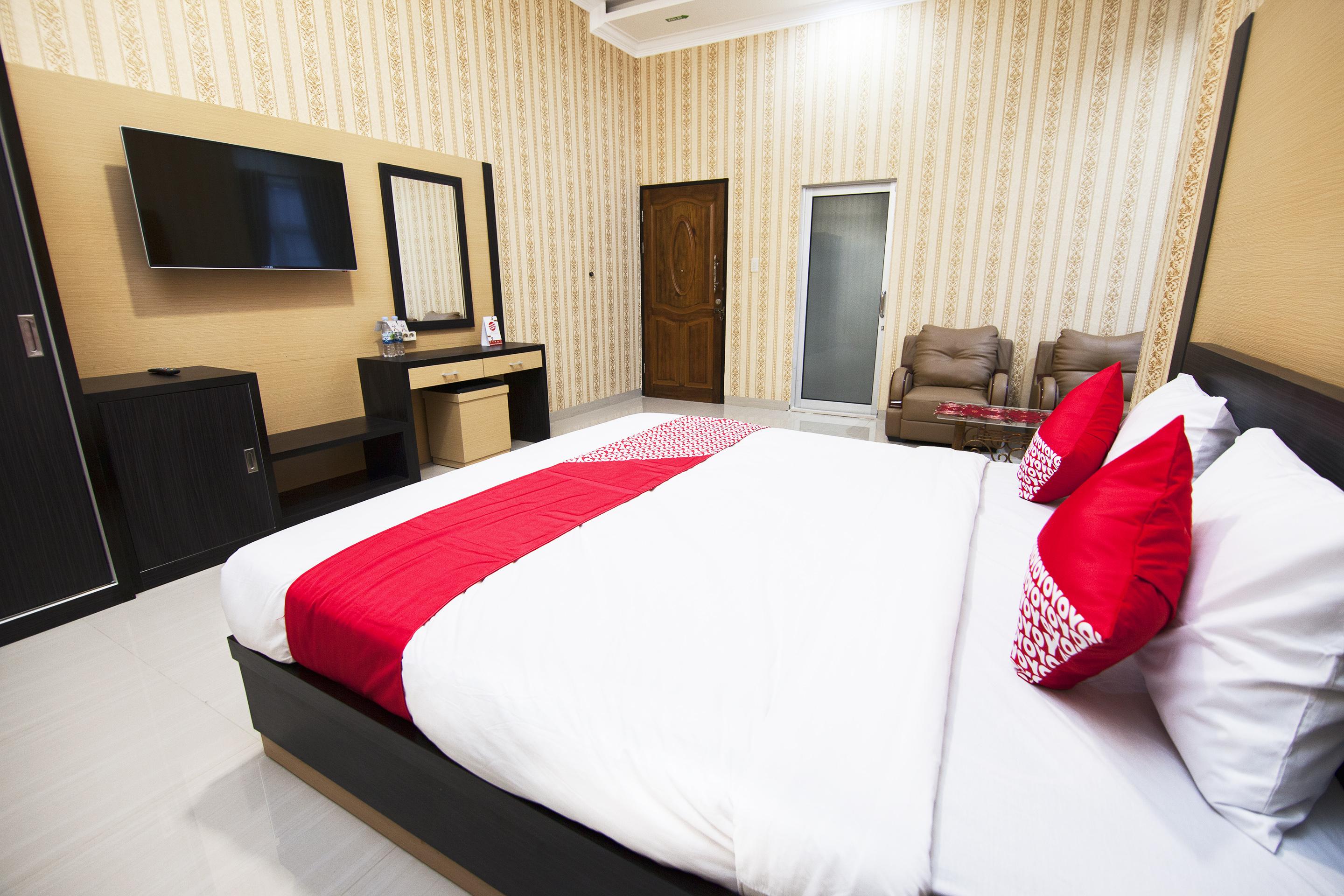 Capital O 540 Esther Hotel Balige Exterior foto