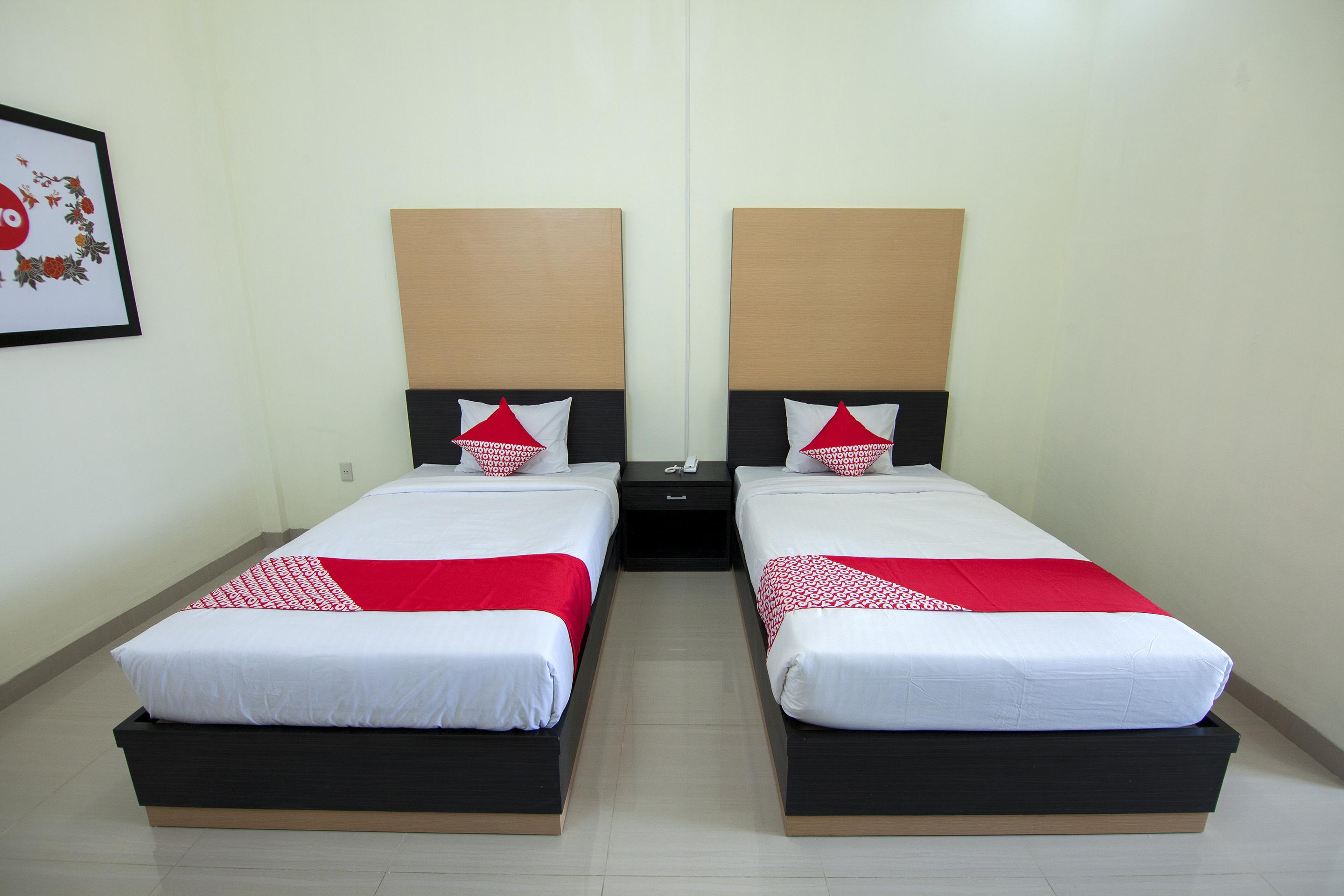 Capital O 540 Esther Hotel Balige Exterior foto