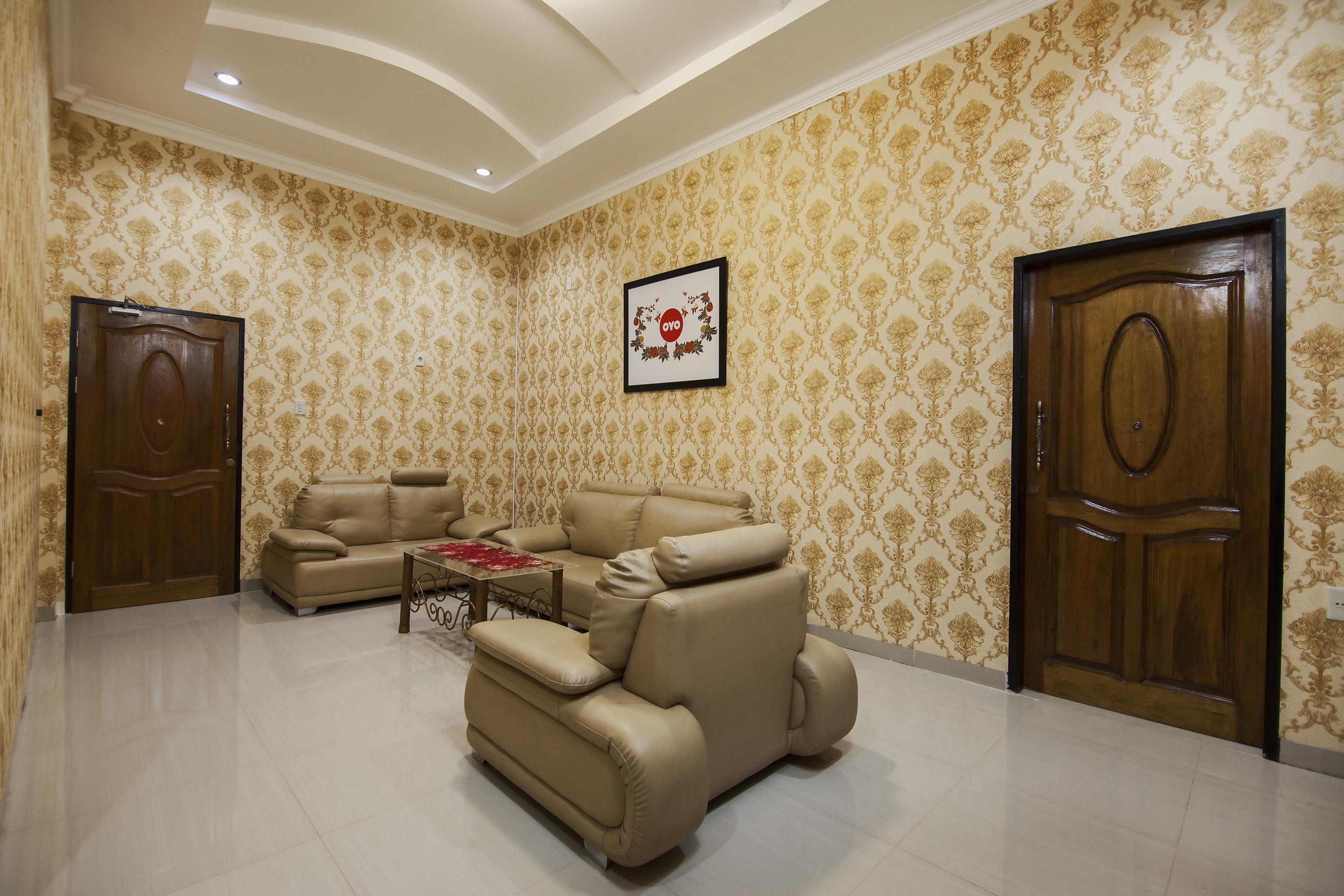 Capital O 540 Esther Hotel Balige Exterior foto