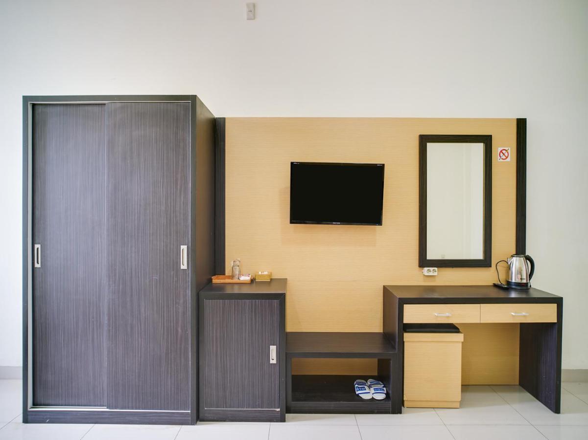 Capital O 540 Esther Hotel Balige Exterior foto
