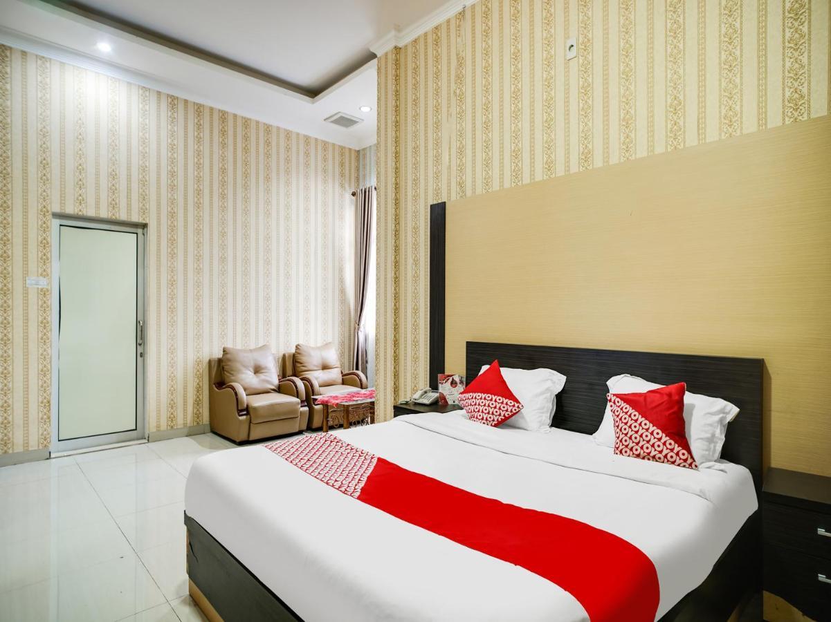 Capital O 540 Esther Hotel Balige Exterior foto
